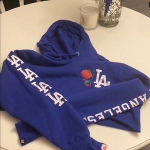 La cropped hoodie